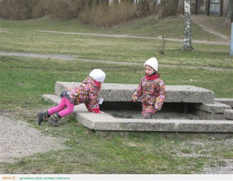 Žaidimai lauke su vaikais