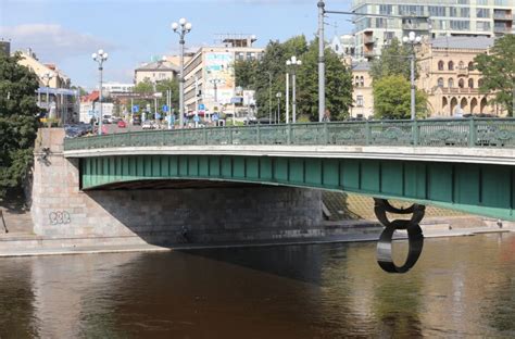 Žaliasis tiltas be skulptūrų