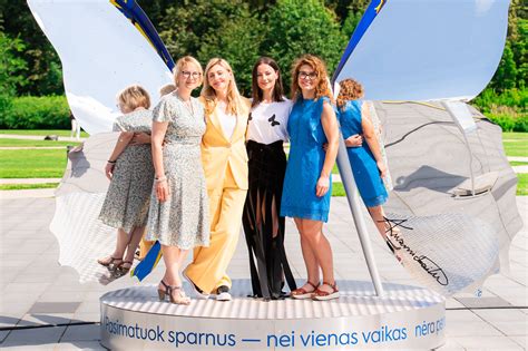 Globos ir įvaikinimo simbolis