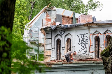 Istorinis vaikų namų vaizdas