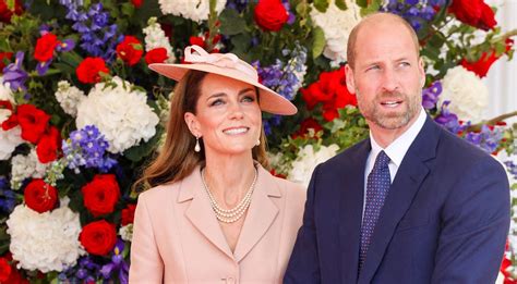 Kate Middleton ir princas Williamas su kūdikiu