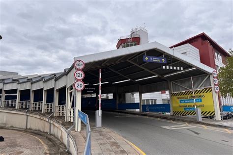 Neįgaliųjų keltuvas Lietuvos oro uoste