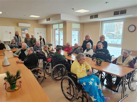 Neįgalieji globos namuose