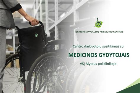 Neįgalus žmogus naudojasi techninės pagalbos priemone