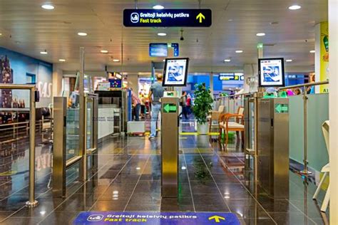 Oro uosto pasų patikra