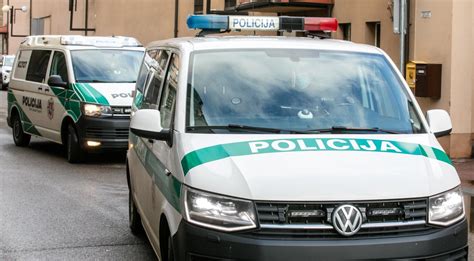 Policijos pareigūnai prekybos centre