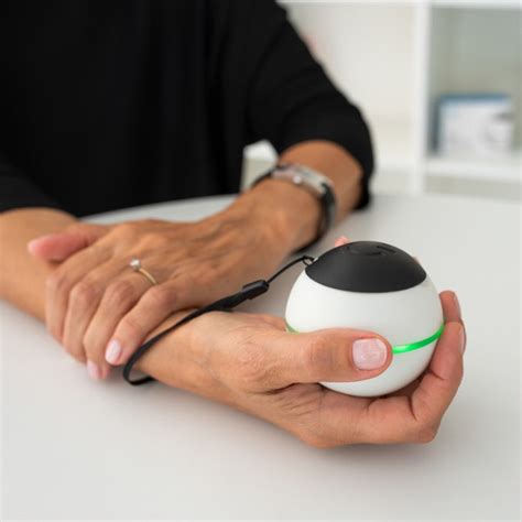 Rankų drebėjimo mažinimo prietaisas