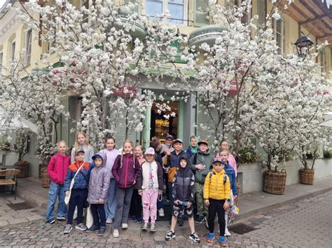 Romų vaikai mokykloje