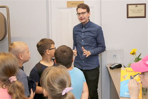 S. Venclauskienė su dukromis ir globotiniais