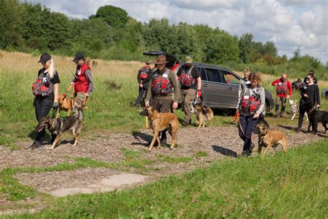 Savanoriai su šunimis
