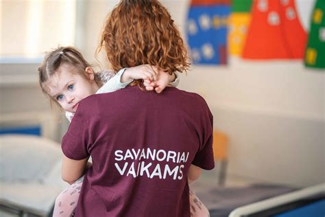 Savanoriai su vaikais ligoninėje