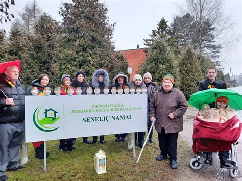 Senelių namų gyventojai