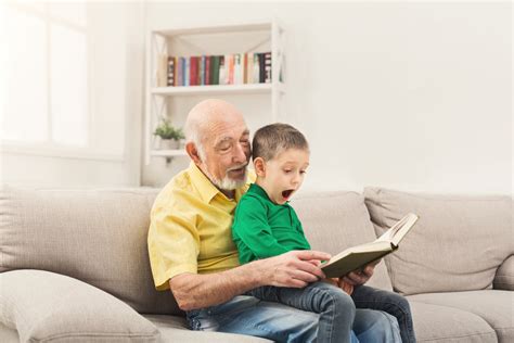 Seneliai su anūkais