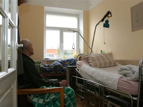 Senyvo amžiaus žmonės senelių namuose