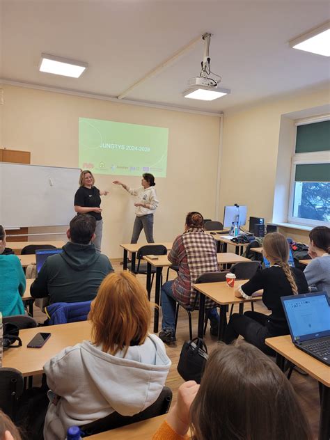 Socialinio darbo studentai