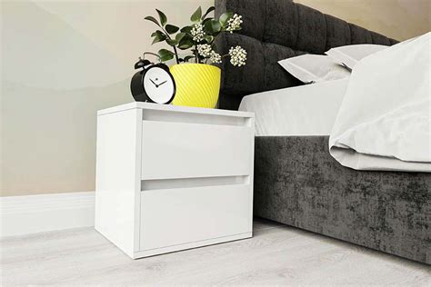 Spintelė prie lovos