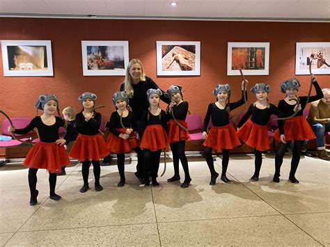 Vaikų pasirodymas scenoje