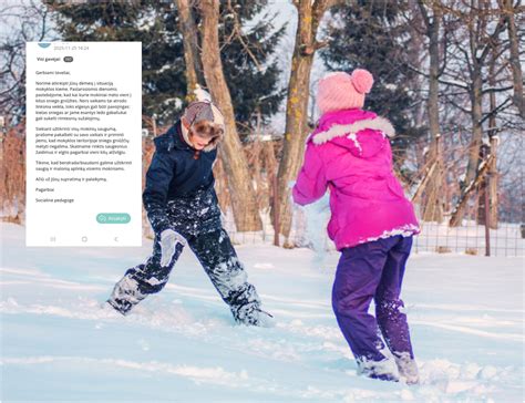 Vaikai žaidžia su sniegu