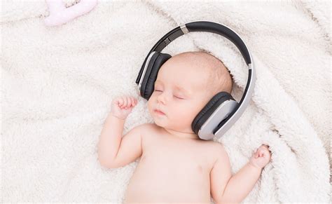 Vaikas su ausinėmis