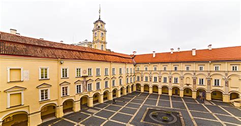 Vilniaus universiteto bibliotekos kiemelis